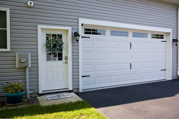 24/7 Emergency Garage Door Roller Replacement experts in DeWitt, MI
